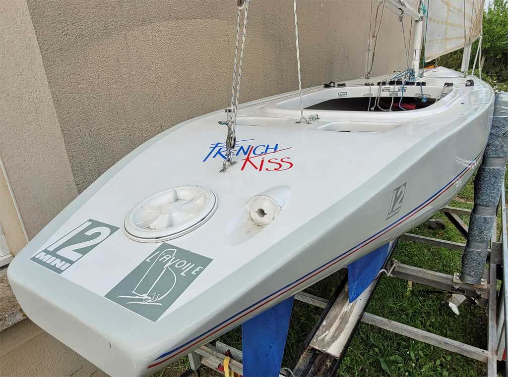 Mini12 French Kiss sailing